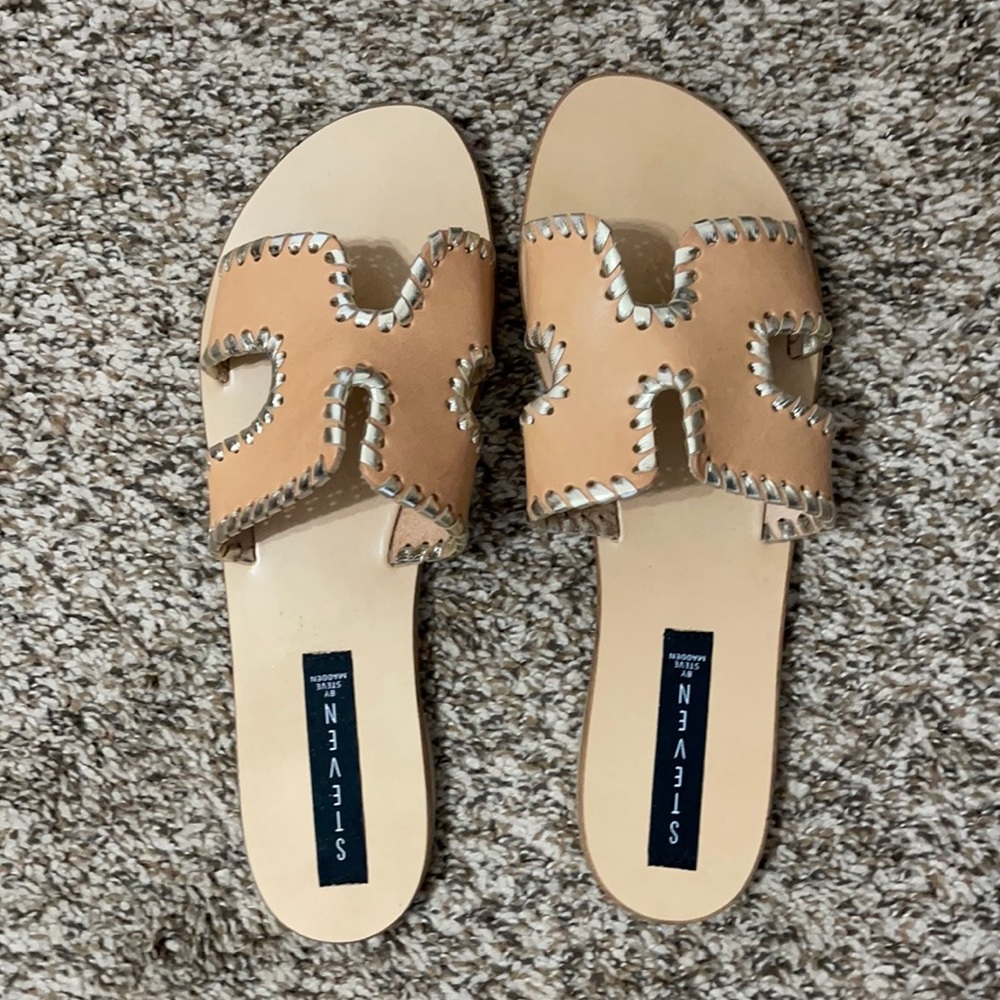 Steven flat sandals by Steve Madden